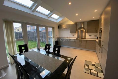 4 bedroom house to rent, Harrison Street, Salford M7