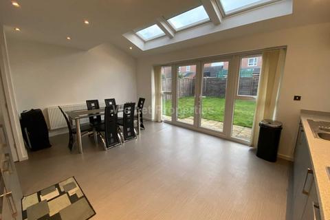 4 bedroom house to rent, Harrison Street, Salford M7