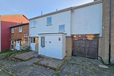 4 bedroom terraced house to rent, Farmbrook Court, Thorplands, Northampton NN3