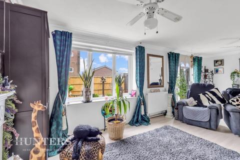 70 Fern Close, Middleton, Manchester, M24 2FZ