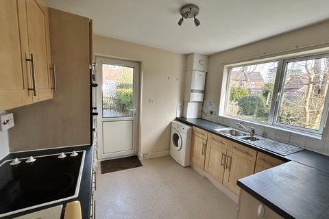 2 bedroom terraced house to rent, Durrants Gardens, Hampshire PO9