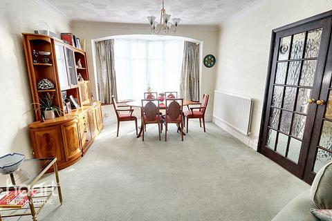 3 bedroom end of terrace house for sale, Stradbroke Grove, Clayhall