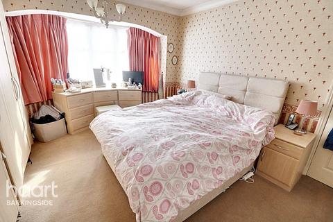 3 bedroom end of terrace house for sale, Stradbroke Grove, Clayhall