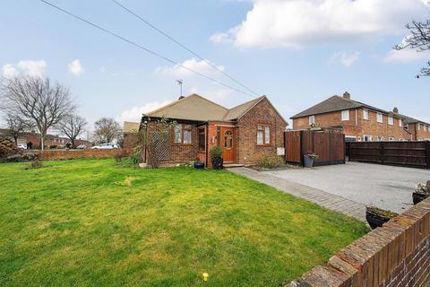 2 bedroom bungalow for sale, Haylands Way, Bedford