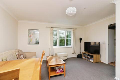 2 bedroom flat for sale, London Road, Apsley, HP3