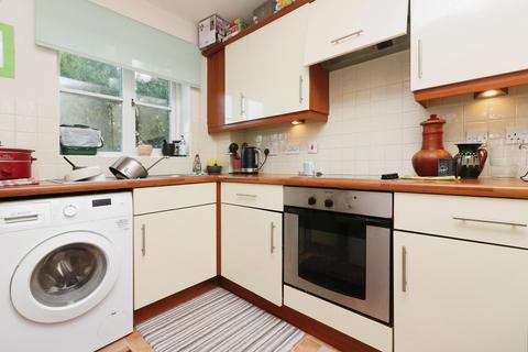 2 bedroom flat for sale, London Road, Apsley, HP3