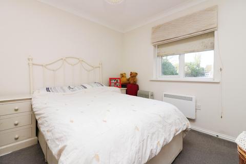 2 bedroom flat for sale, London Road, Apsley, HP3