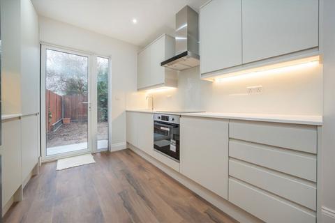 2 bedroom flat to rent, Mayfield Road, London W3