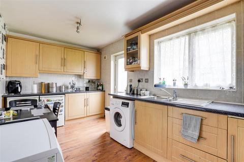 3 bedroom end of terrace house for sale, Grindon Crescent, Bulwell NG6