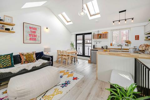 1 bedroom house for sale, Well Street, London E9