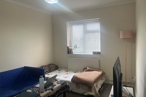 2 bedroom flat to rent, Meadfield Road, Berkshire SL3