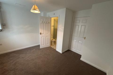 2 bedroom apartment to rent, Talfourd Way, Redhill