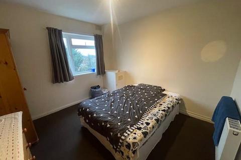 4 bedroom flat to rent, Bramley Road, Southgate, London