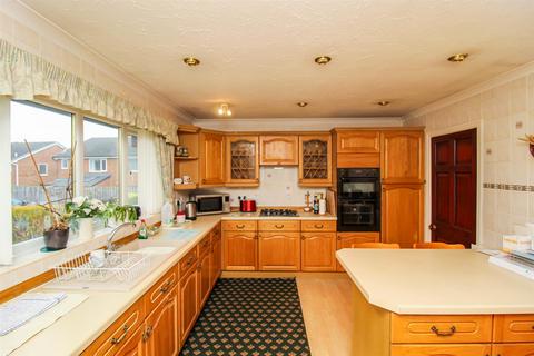 3 bedroom detached bungalow for sale, Garden Close, Ossett WF5