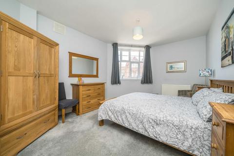 3 bedroom flat for sale, St. James' Road, Surbiton KT6