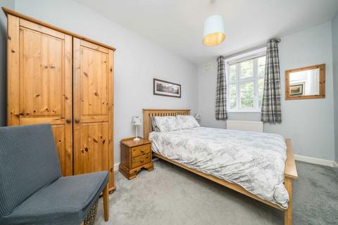 3 bedroom flat for sale, St. James' Road, Surbiton KT6