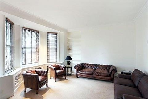 3 bedroom flat to rent, D'oyley Street, London