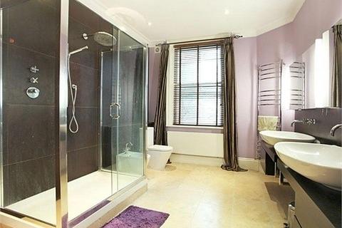 3 bedroom flat to rent, D'oyley Street, London