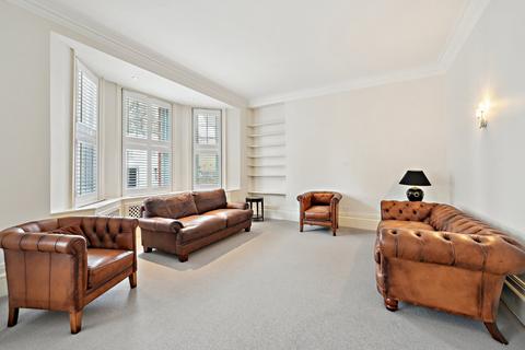 3 bedroom flat to rent, D'oyley Street, London