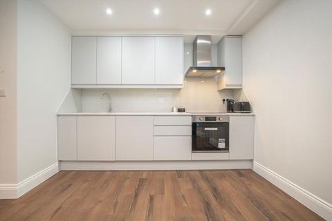 2 bedroom flat to rent, Mayfield Road, London W3