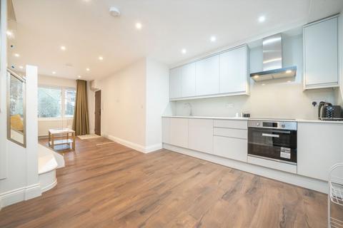 2 bedroom flat to rent, Mayfield Road, London W3