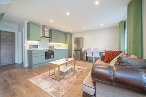 3 bedroom flat to rent, Mayfield Road, London W3