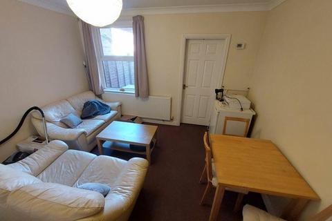 4 bedroom house to rent, Warwick Street, Nottingham NG7