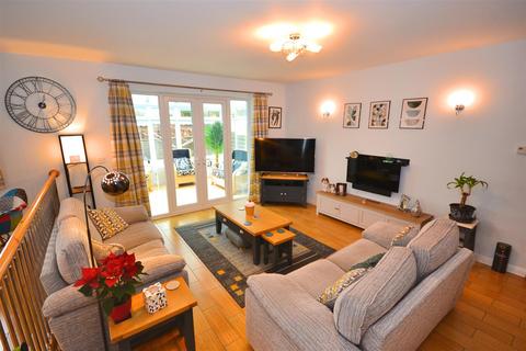 3 bedroom chalet for sale, Dorchester Road, Stratton, Dorchester