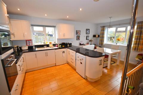 3 bedroom chalet for sale, Dorchester Road, Stratton, Dorchester