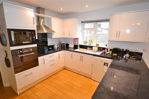 3 bedroom chalet for sale, Dorchester Road, Stratton, Dorchester