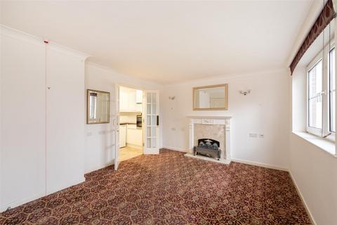 1 bedroom retirement property for sale, Avenue Road, London N14