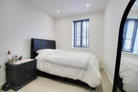 1 bedroom flat for sale, St. Albans Road, Potters Bar, EN6