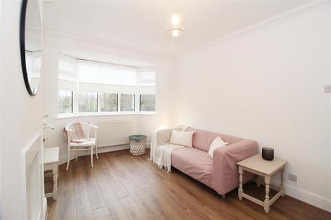 undefined, Epsom Road, Morden