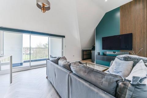 2 bedroom flat to rent, Woodcote Road, Sutton, Wallington, SM6