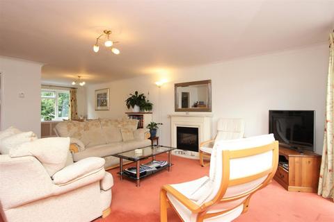 13 Forge Steading, Banstead, SM7 2DT