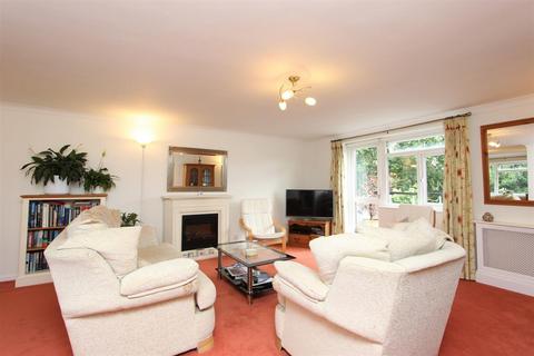 13 Forge Steading, Banstead, SM7 2DT