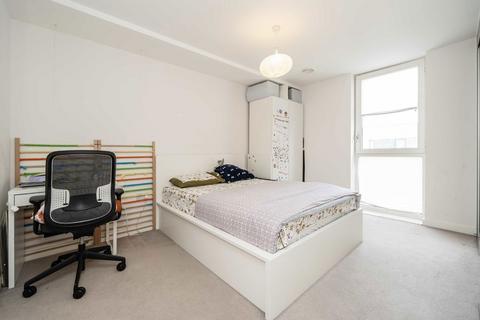 2 bedroom flat to rent, Ealing Road, Brentford TW8