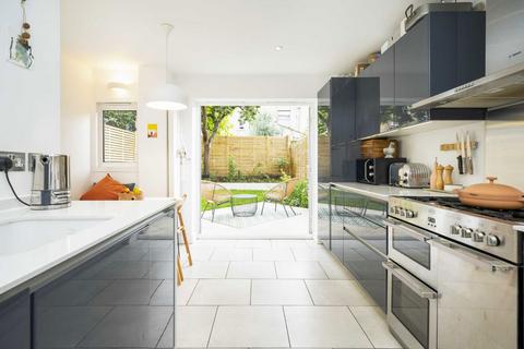 27 Hewlett Road, London, E3 5NA