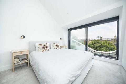 27 Hewlett Road, London, E3 5NA