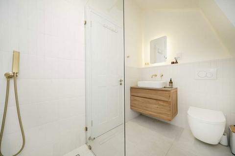 27 Hewlett Road, London, E3 5NA