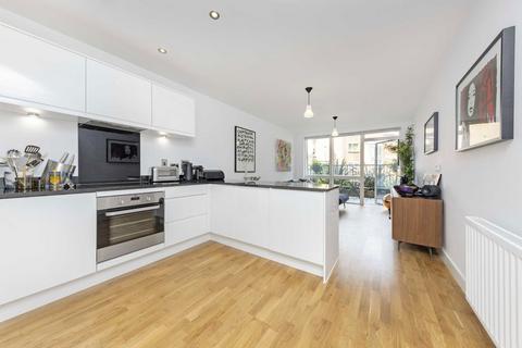 2 bedroom flat for sale, Selsea Place, London N16