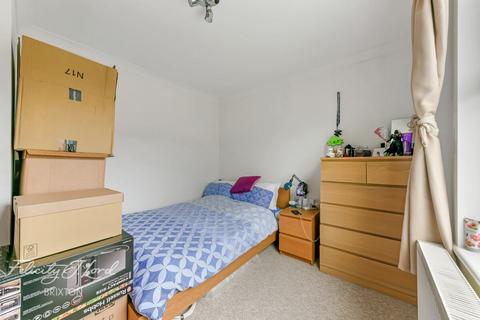 1 bedroom flat for sale, South Lambeth Road, London, SW8