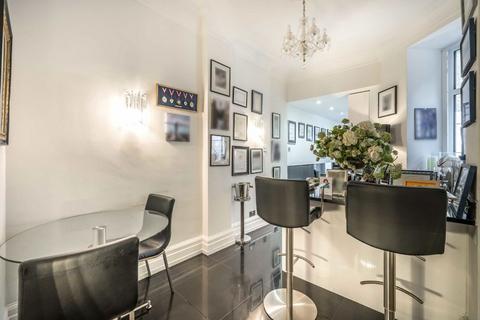 2 bedroom flat for sale, Portland Place, London W1B