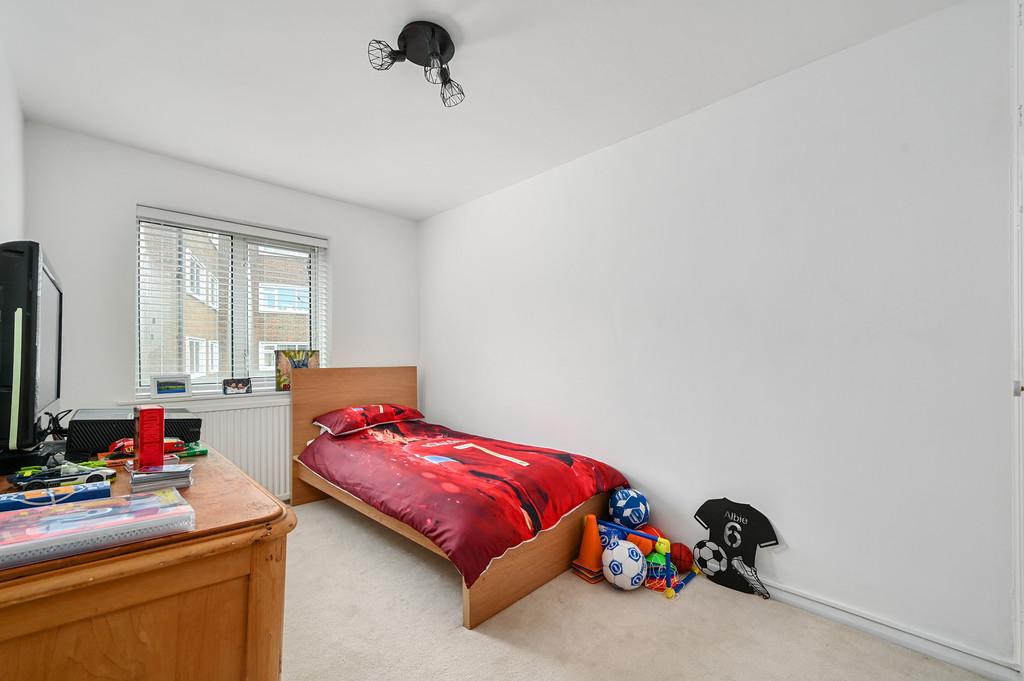 66 Woodland Court bn3 (25)