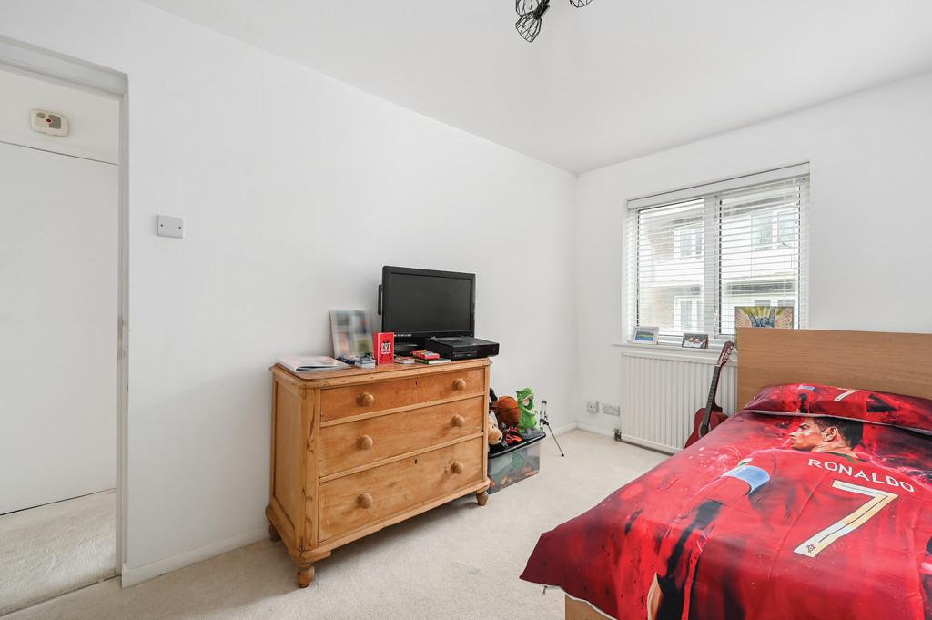 66 Woodland Court bn3 (27)