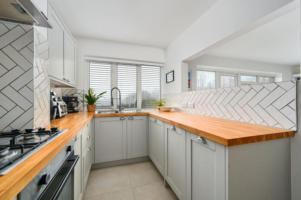66 Woodland Court bn3 (12)