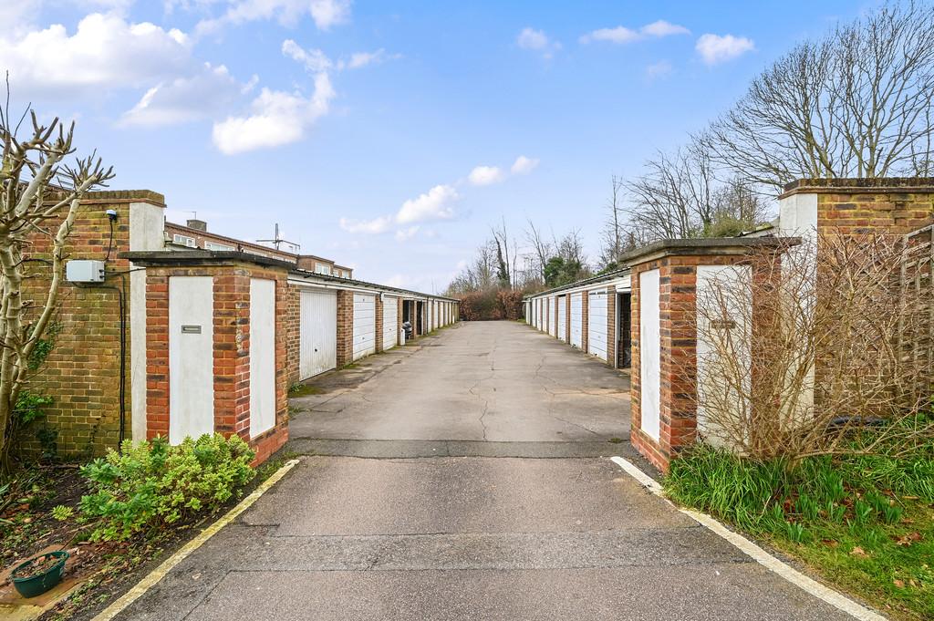 66 Woodland Court bn3 (10)