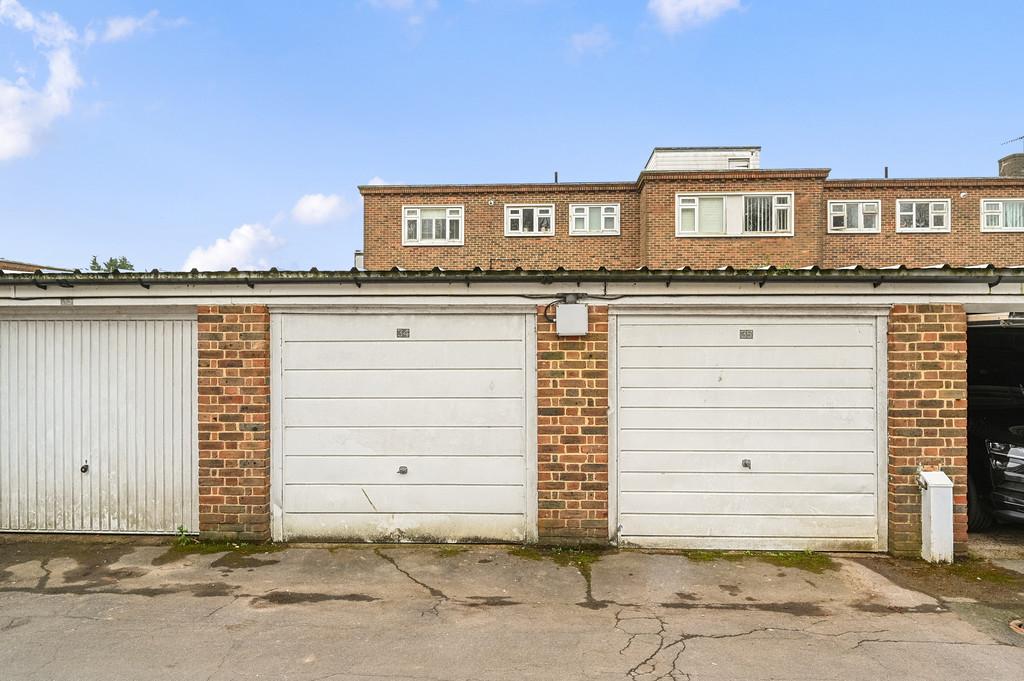 66 Woodland Court bn3 (9)