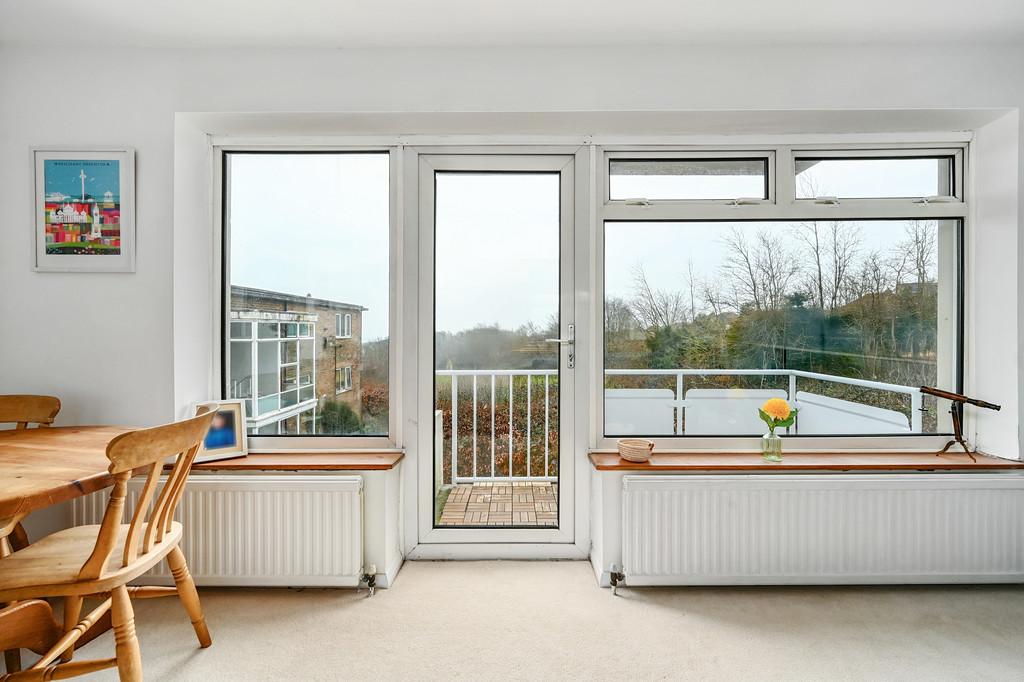 66 Woodland Court bn3 (15)