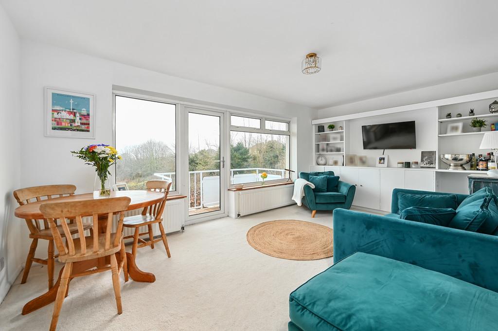 66 Woodland Court bn3 (13)